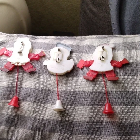 Pins,Christmas 3 pin set, pull bell  and parts move, very cute set. - Picture 5 of 7